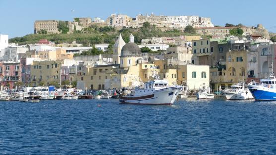 Ischia e Procida in barca da Sorrento